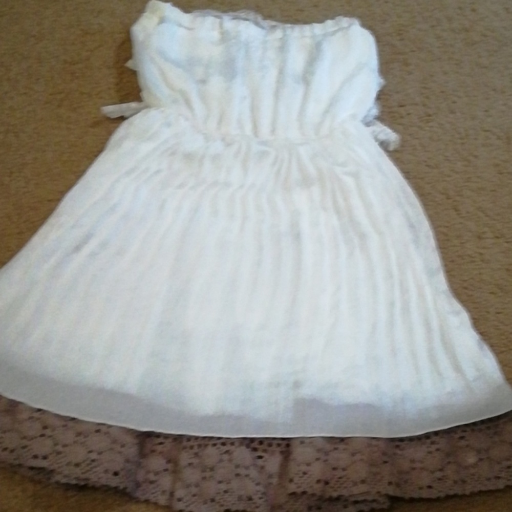 Dress - Picture 3 of 4